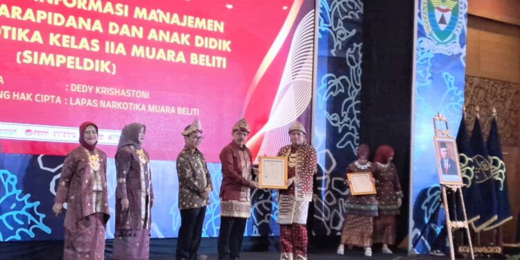 Lapas Narkotika Kelas IIA Muara Beliti Resmi Terima Sertifikat Hak Cipta Aplikasi SIMPELDIK