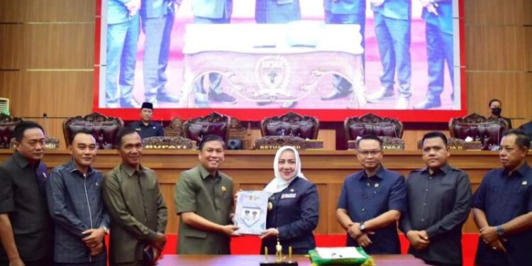 Rapat Paripurna DPRD Musi Rawas: Bupati Ratna Machmud Sampaikan LKPJ Tahun Anggaran 2023